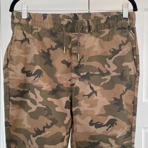 H&M / Men’s Joggers / Camo / Small